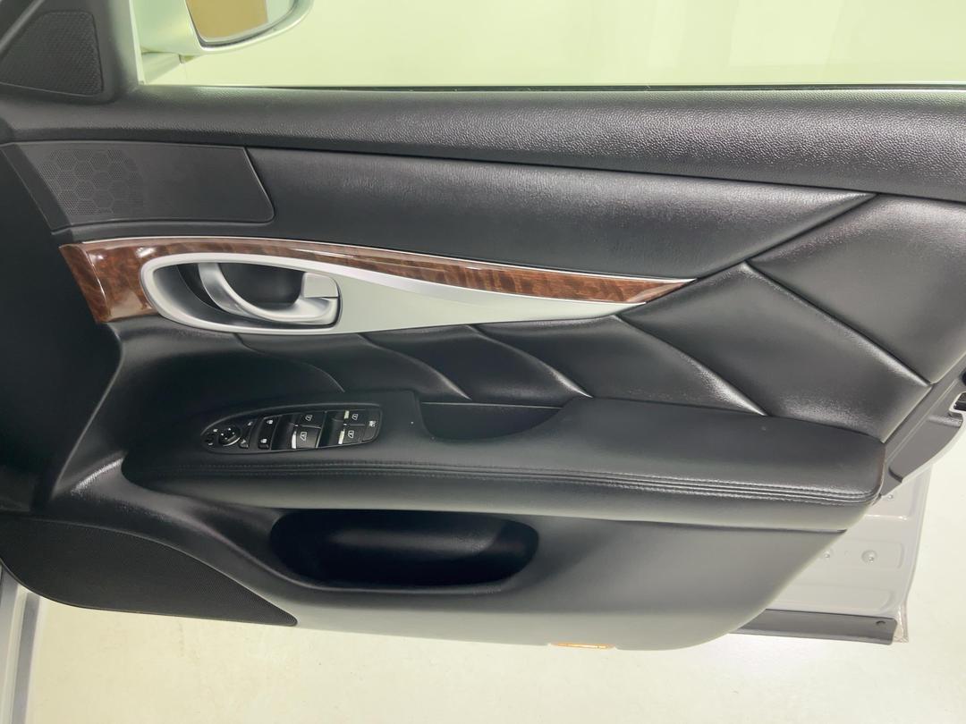 Photo '15' of Nissan Fuga