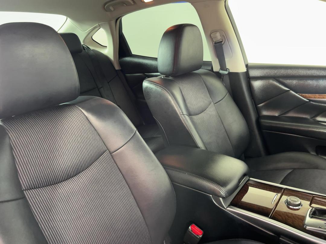 Photo '16' of Nissan Fuga