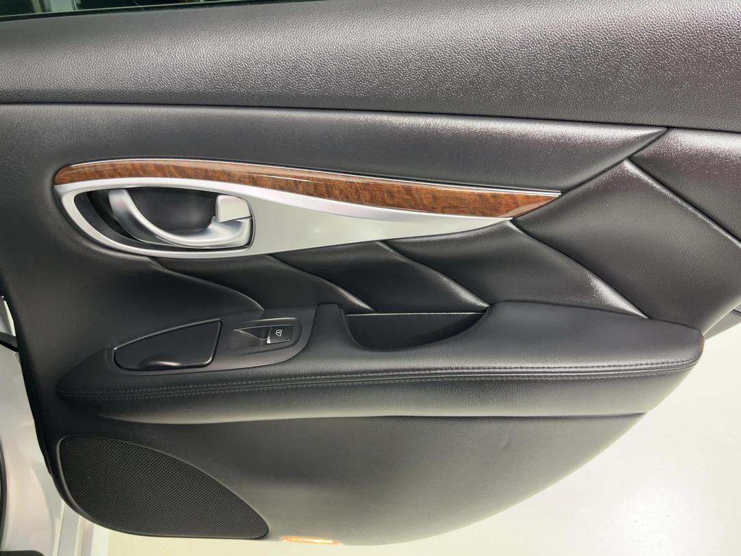 Photo '19' of Nissan Fuga