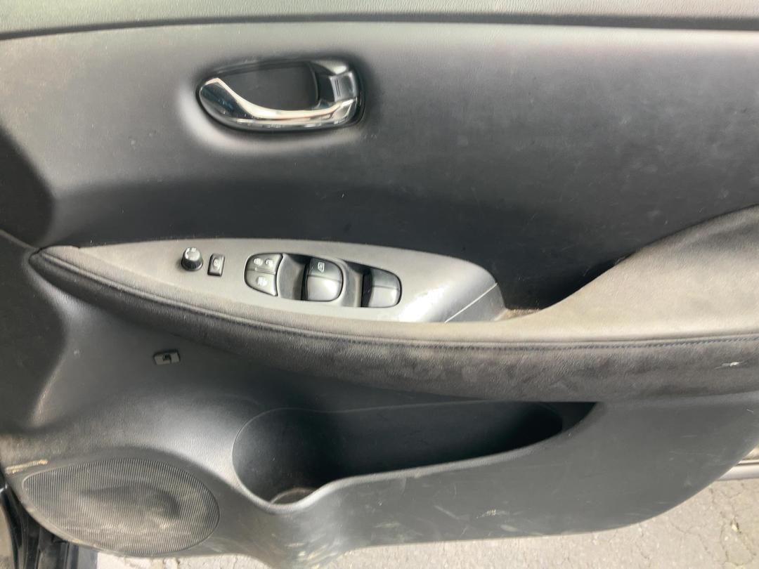 Photo '8' of Nissan Leaf