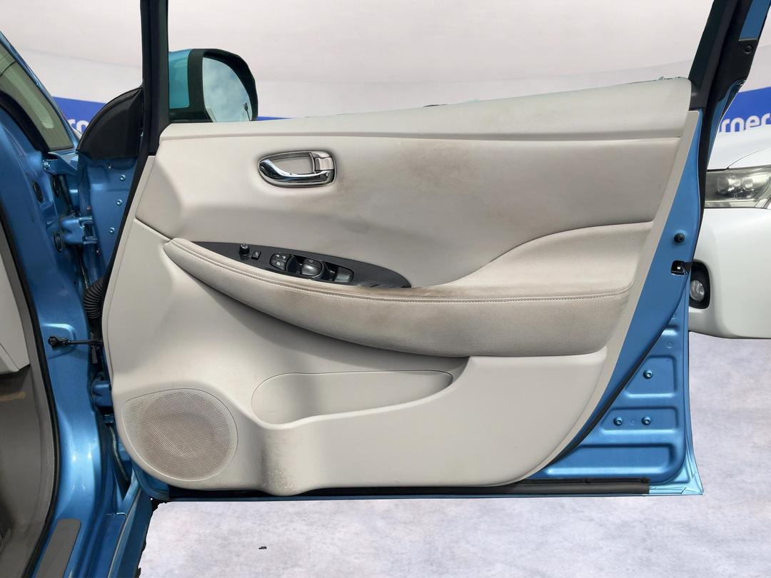 Photo '15' of Nissan Leaf
