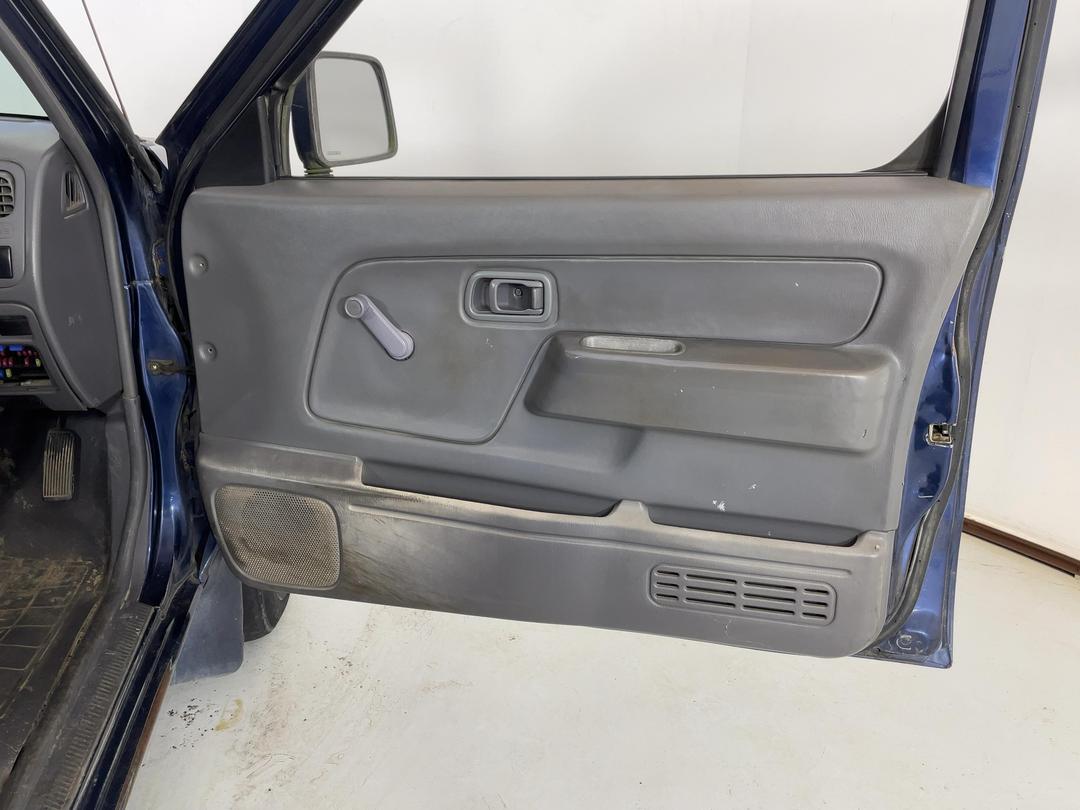 Photo '15' of Nissan Navara