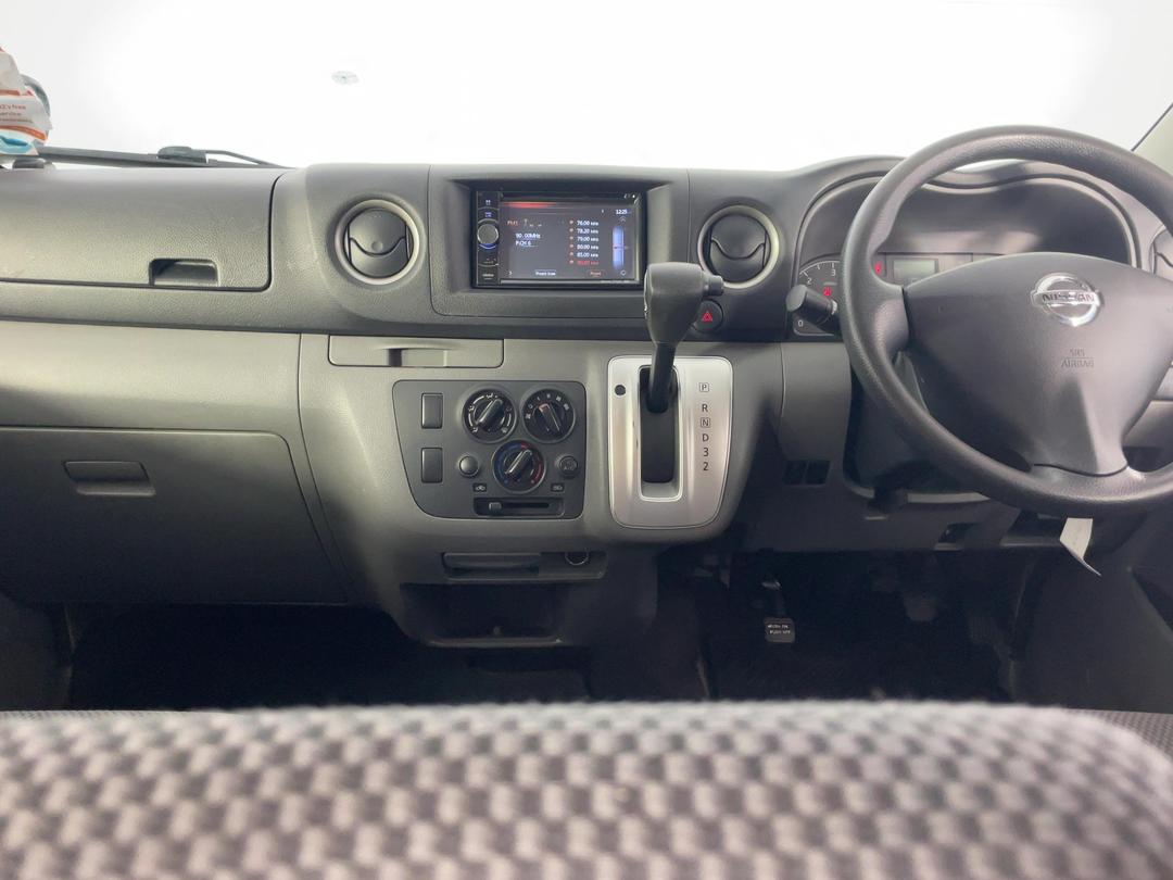 Photo '18' of Nissan NV350