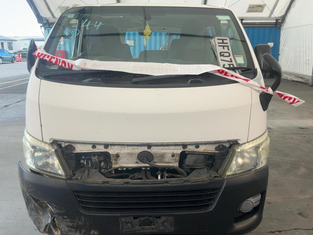 Photo '2' of Nissan NV350 Caravan