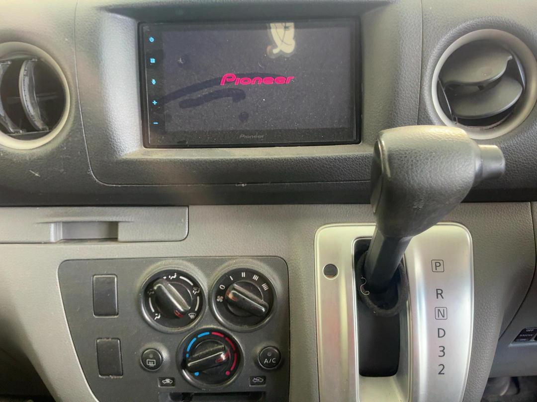 Photo '10' of Nissan NV350 Caravan