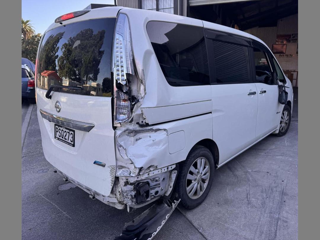 Photo '4' of Nissan Serena Hybrid