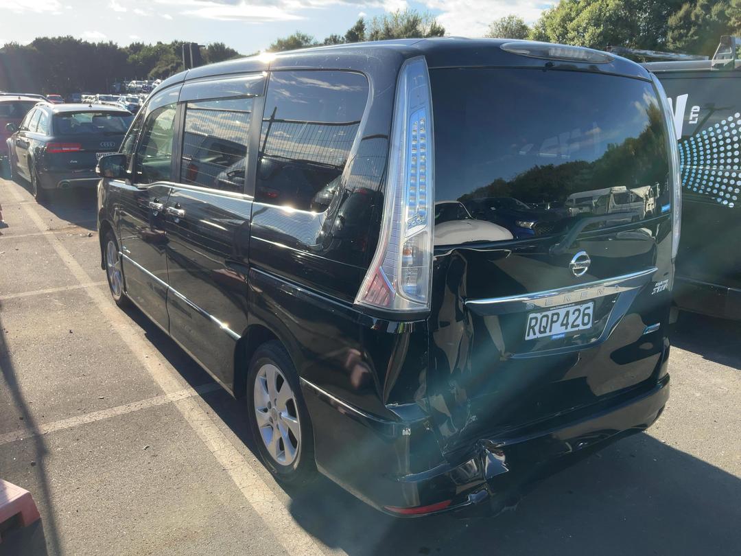 Photo '3' of Nissan Serena