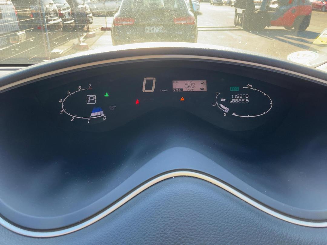 Photo '8' of Nissan Serena