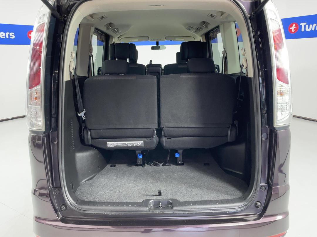 Photo '14' of Nissan Serena
