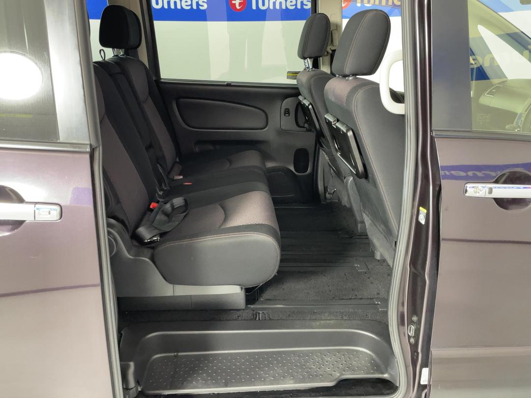 Photo '19' of Nissan Serena
