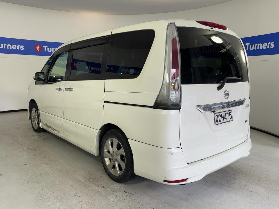 Photo '7' of Nissan Serena Photo '7' of Nissan Serena