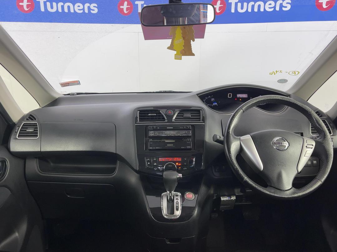 Photo '13' of Nissan Serena Photo '13' of Nissan Serena