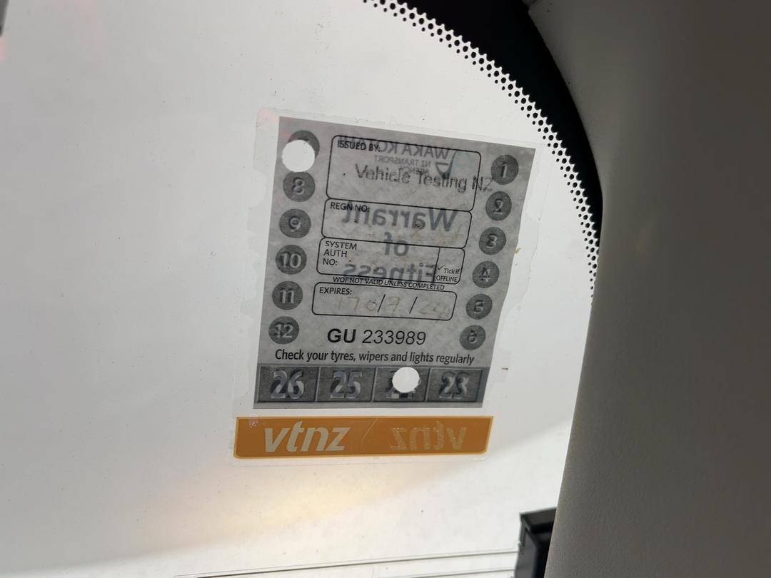 Photo '16' of Nissan Serena Photo '16' of Nissan Serena