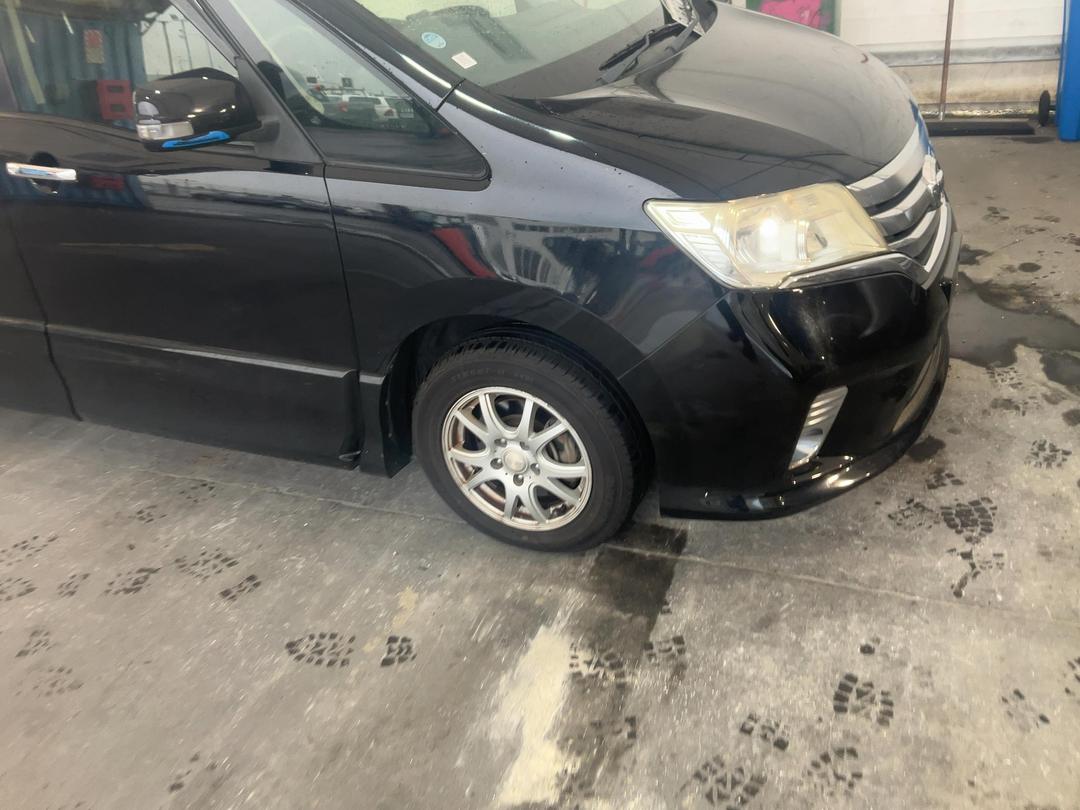 Photo '2' of Nissan Serena Photo '2' of Nissan Serena