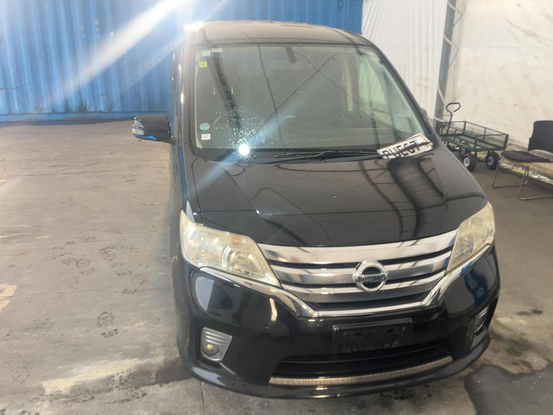 Photo '4' of Nissan Serena Photo '4' of Nissan Serena