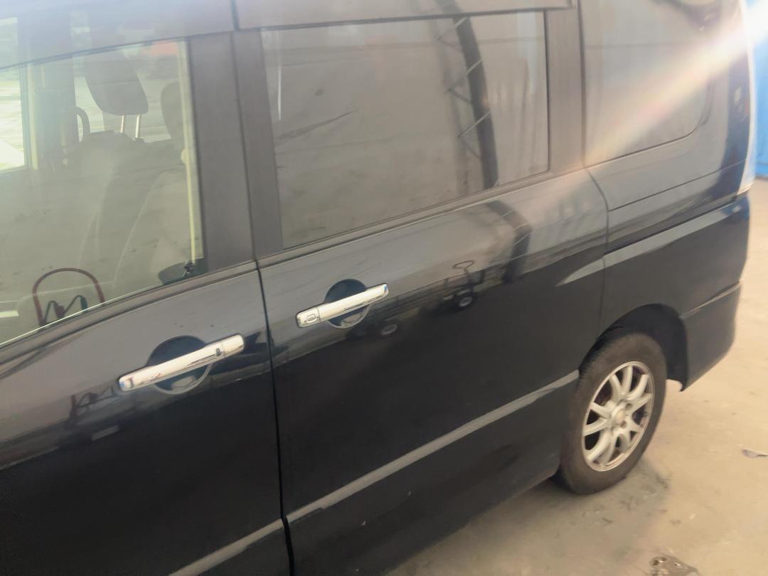 Photo '8' of Nissan Serena Photo '8' of Nissan Serena