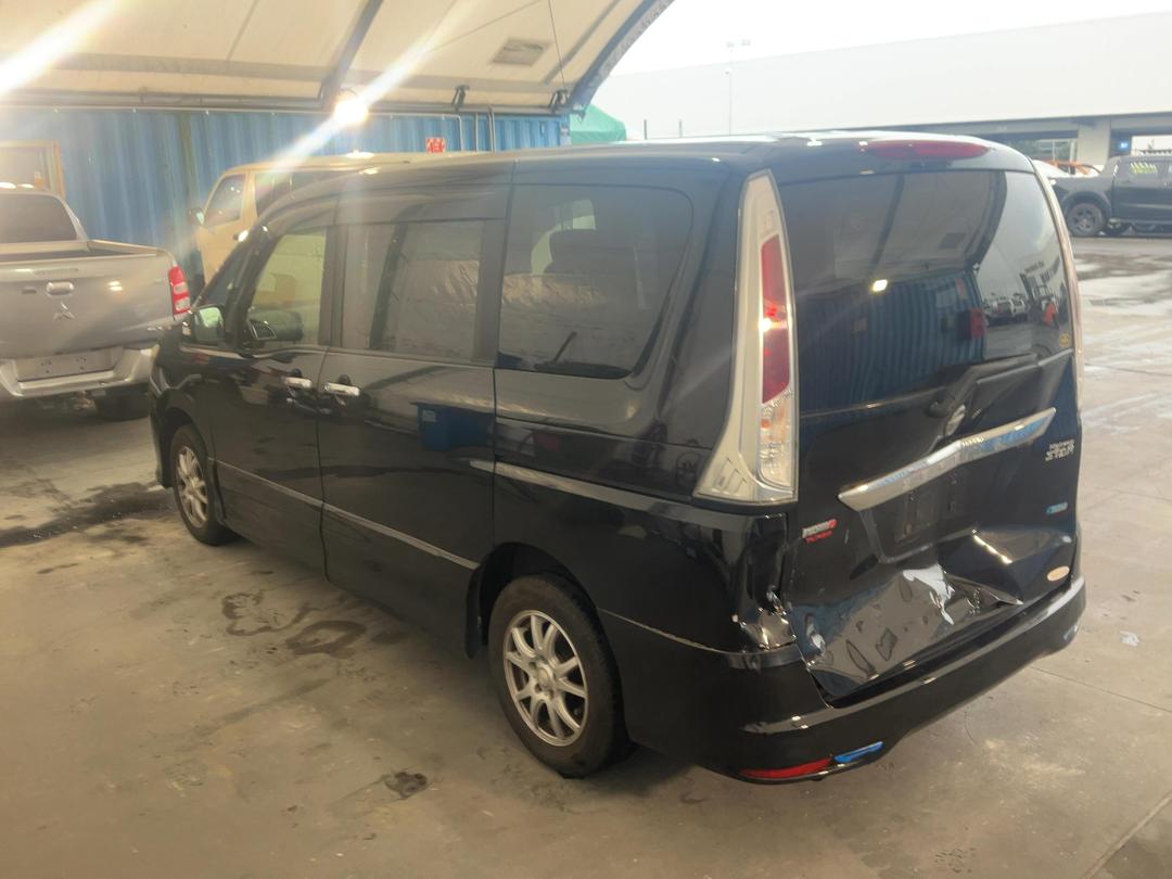 Photo '9' of Nissan Serena Photo '9' of Nissan Serena