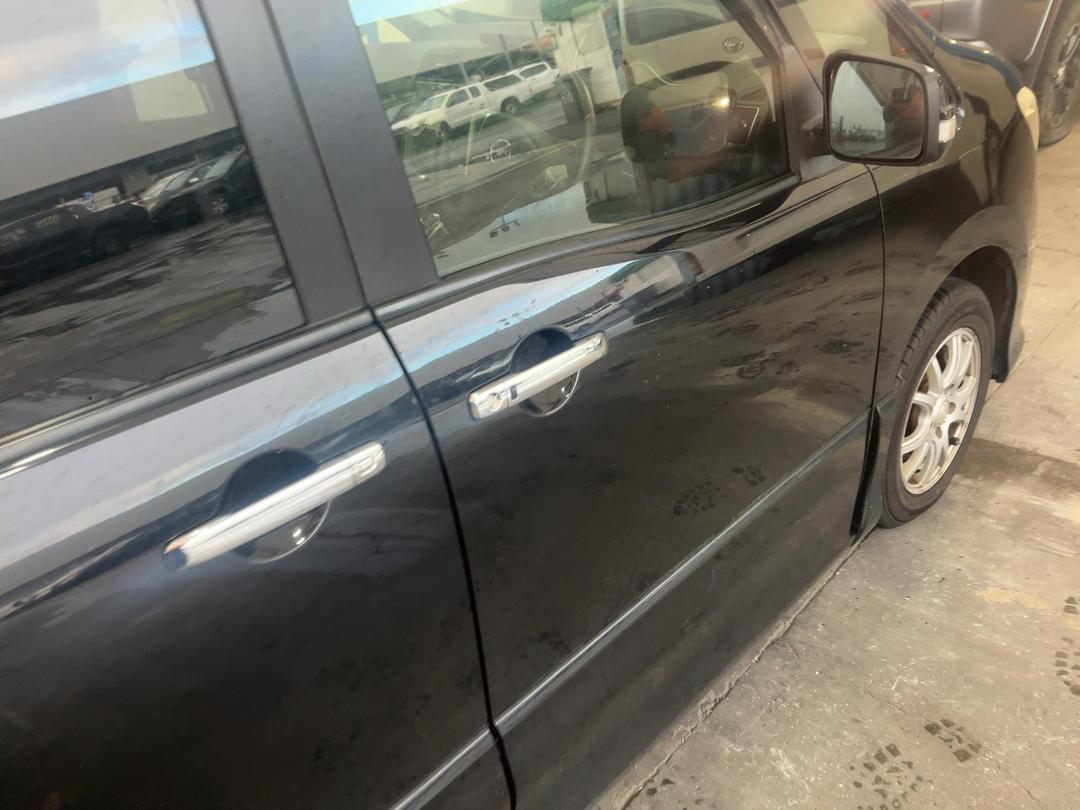 Photo '15' of Nissan Serena Photo '15' of Nissan Serena