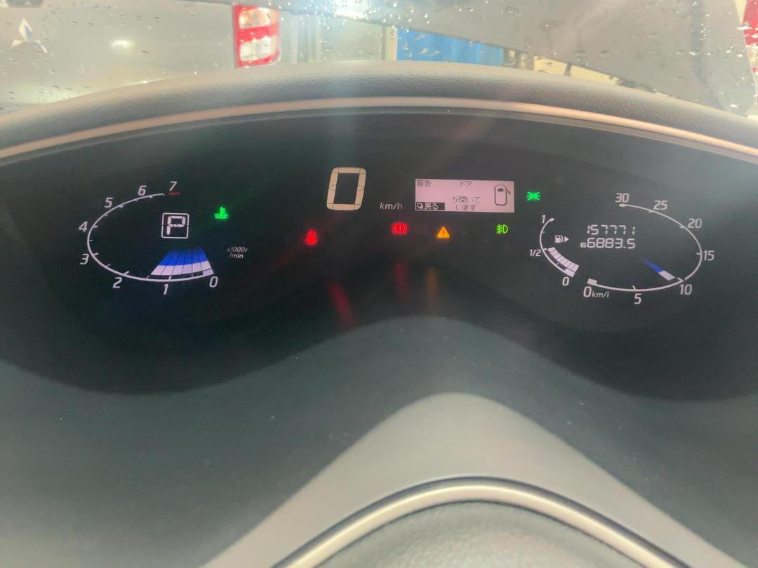 Photo '18' of Nissan Serena Photo '18' of Nissan Serena