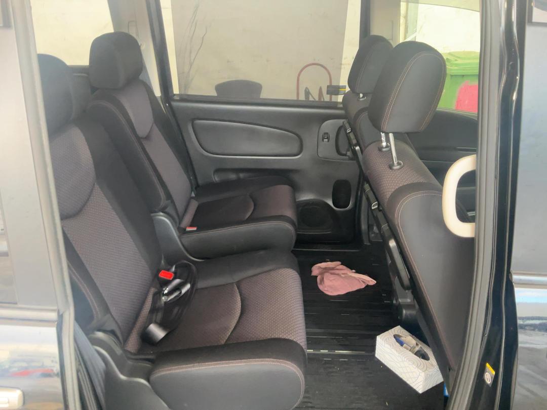 Photo '21' of Nissan Serena Photo '21' of Nissan Serena