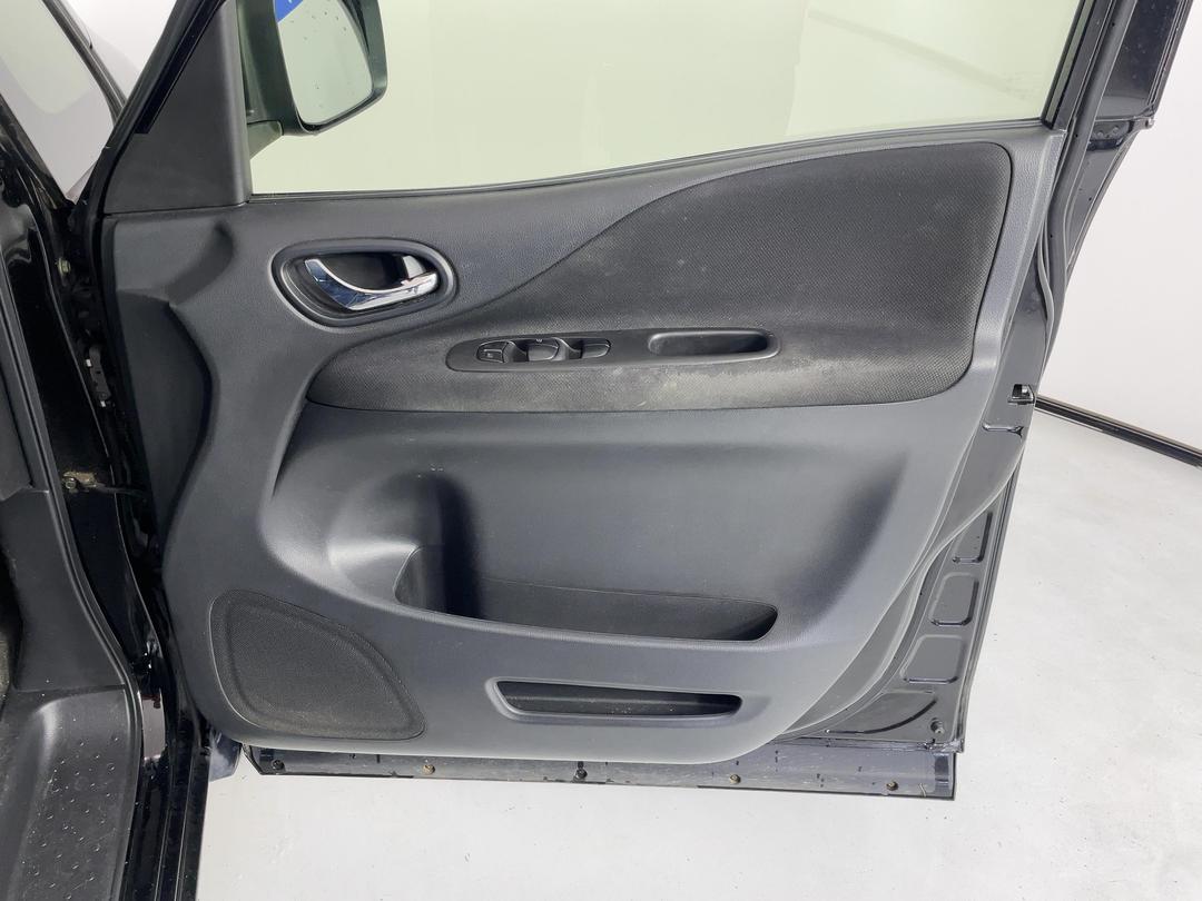 Photo '15' of Nissan Serena