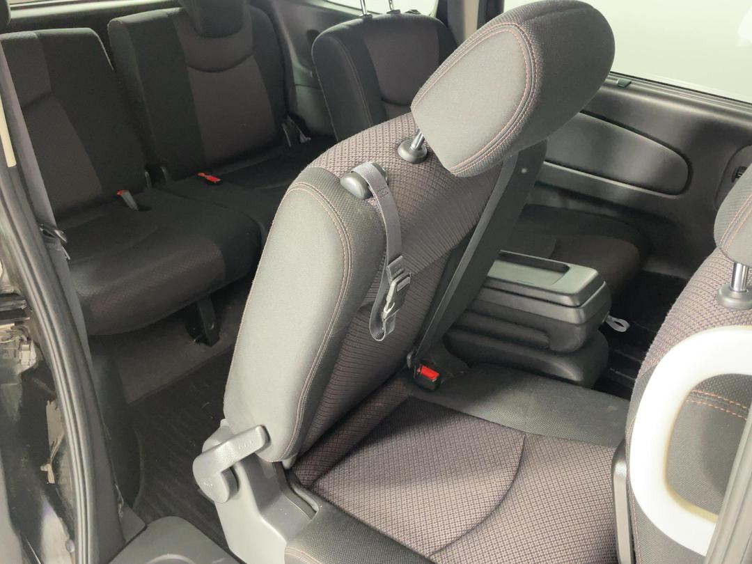 Photo '19' of Nissan Serena