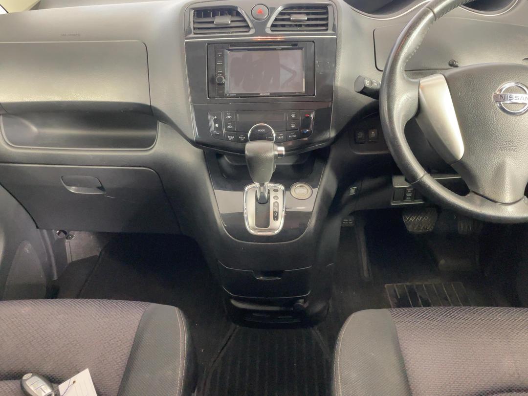 Photo '18' of Nissan Serena