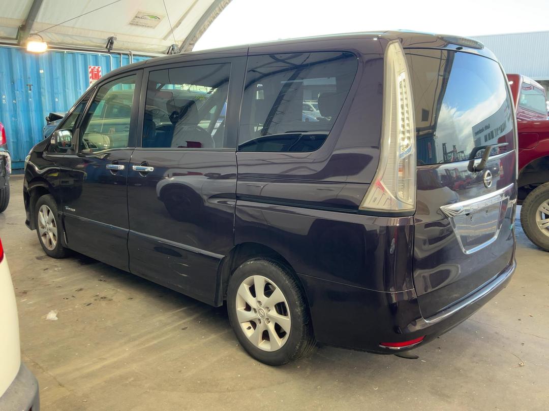 Photo '4' of Nissan Serena Photo '4' of Nissan Serena