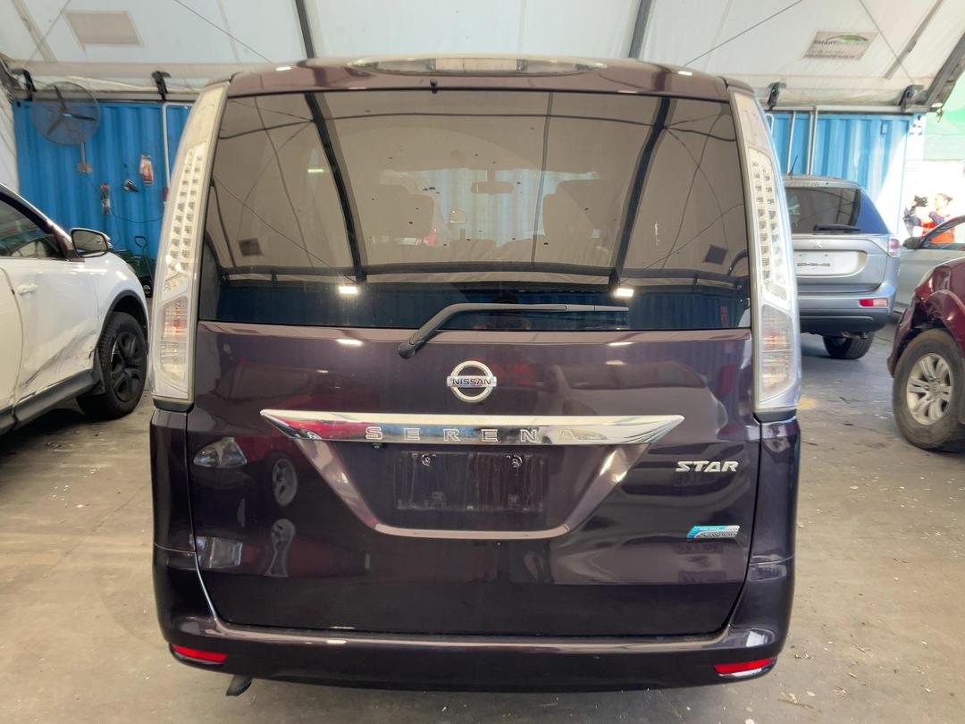 Photo '5' of Nissan Serena Photo '5' of Nissan Serena