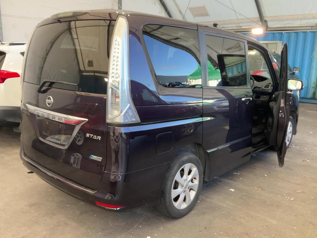 Photo '6' of Nissan Serena Photo '6' of Nissan Serena