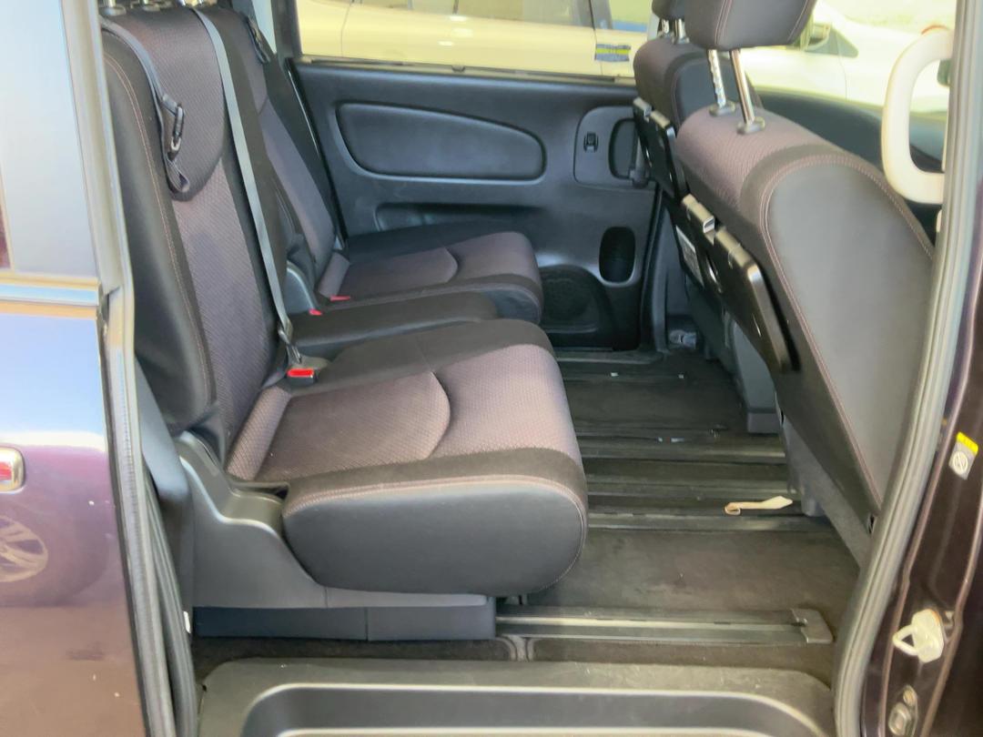 Photo '7' of Nissan Serena Photo '7' of Nissan Serena