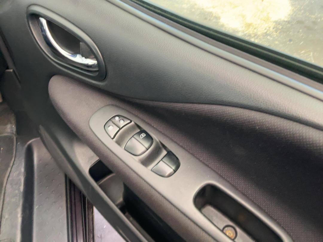 Photo '8' of Nissan Serena Photo '8' of Nissan Serena