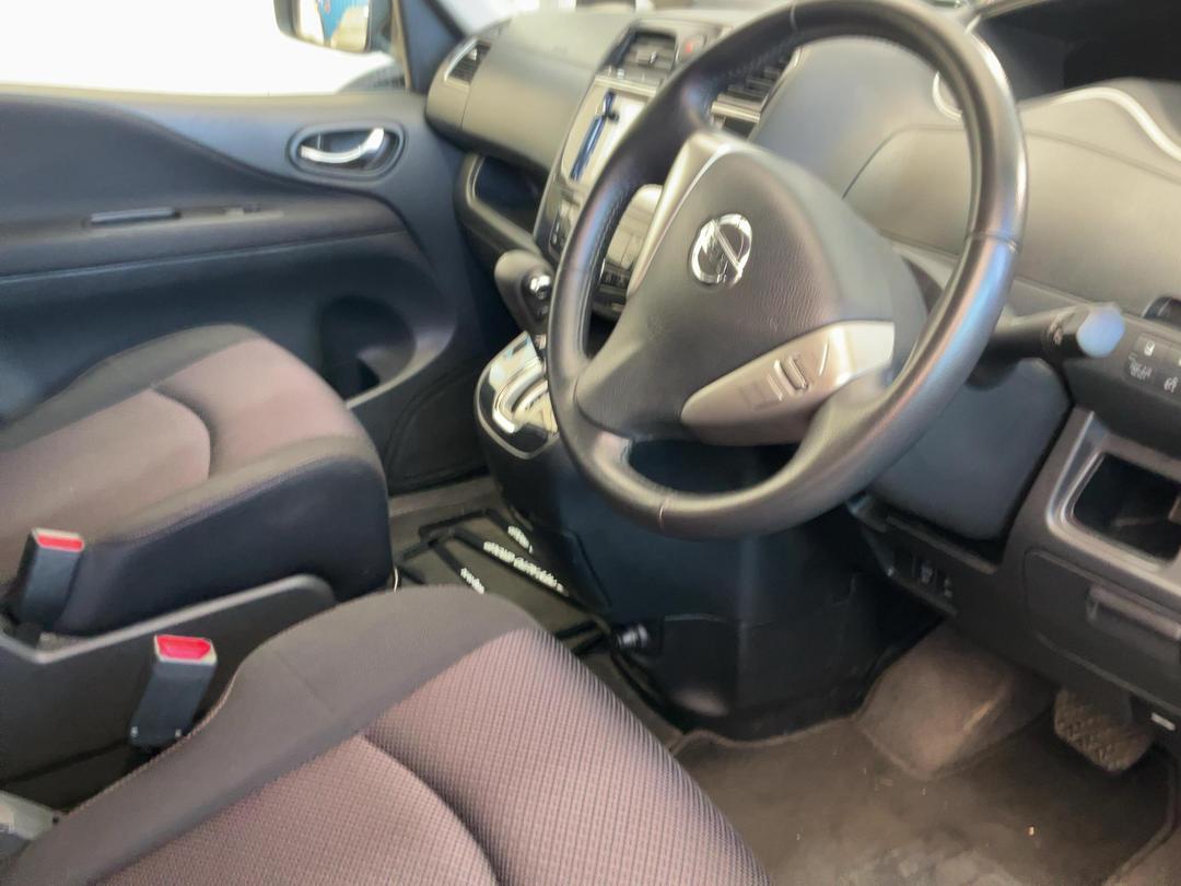 Photo '9' of Nissan Serena Photo '9' of Nissan Serena
