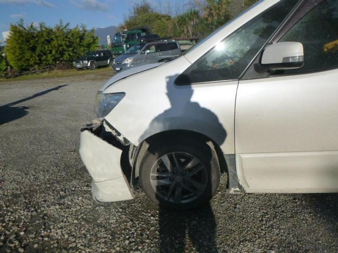 Photo '8' of Nissan Serena Photo '8' of Nissan Serena