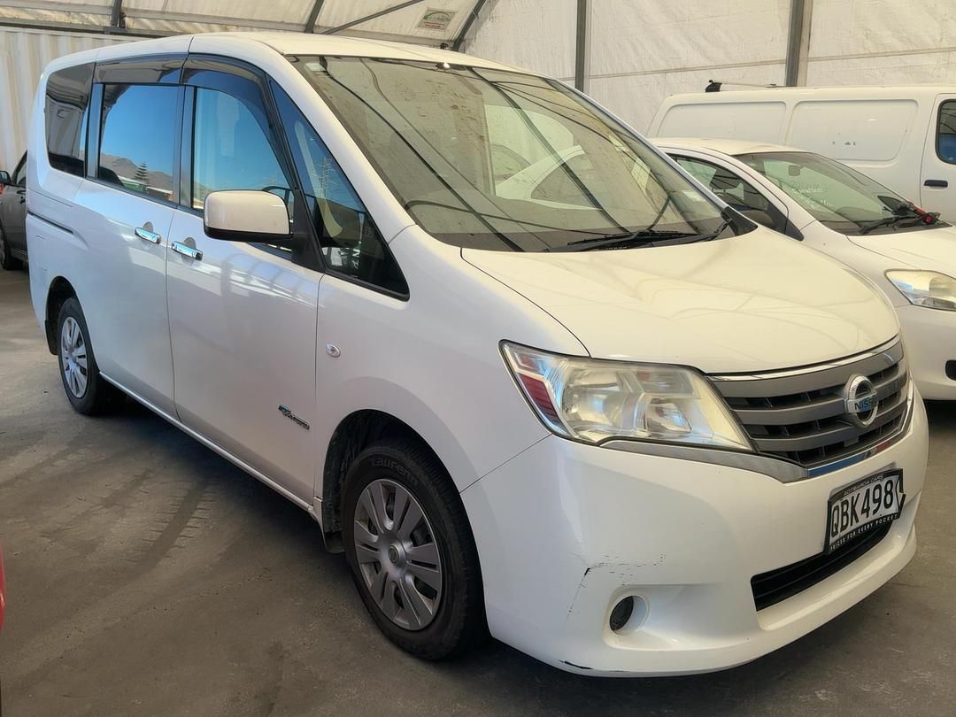 Photo '2' of Nissan Serena Photo '2' of Nissan Serena