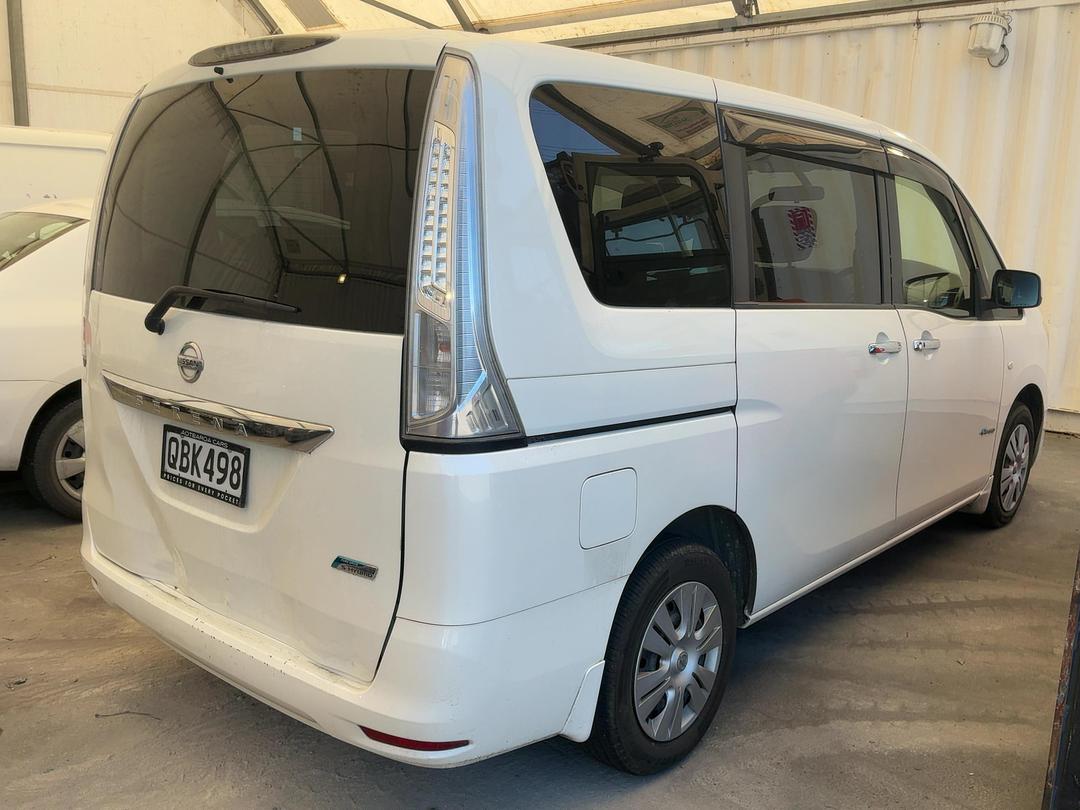 Photo '3' of Nissan Serena Photo '3' of Nissan Serena