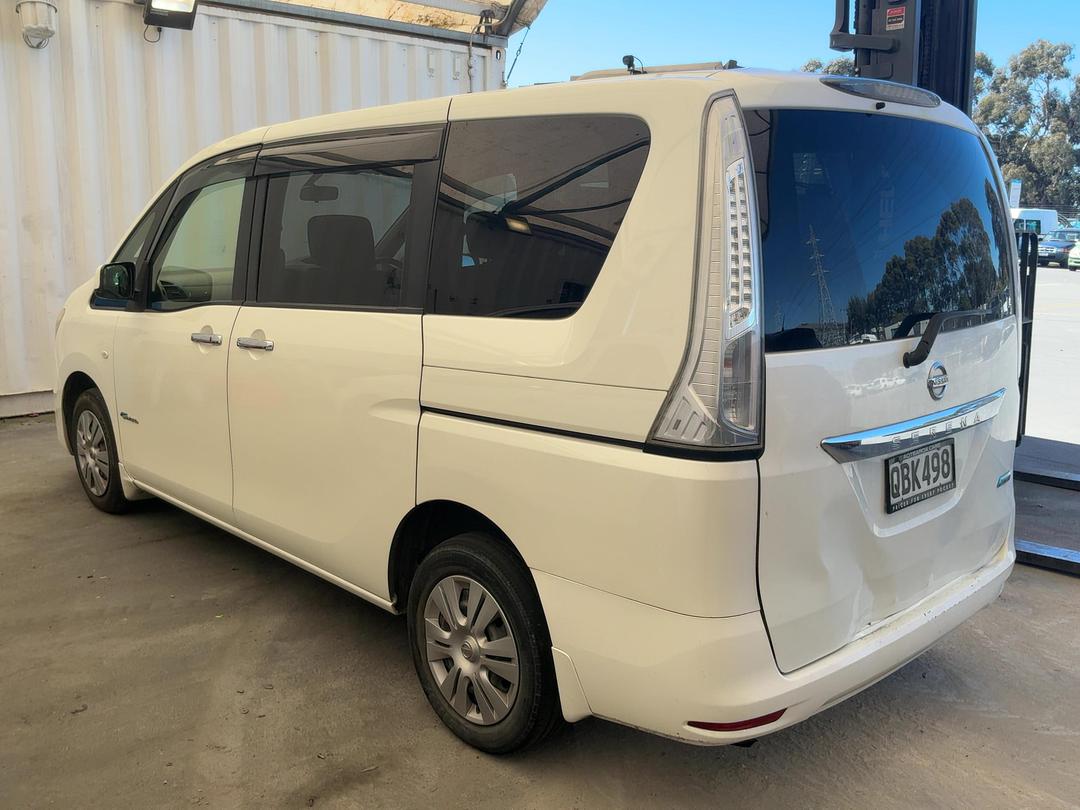 Photo '5' of Nissan Serena Photo '5' of Nissan Serena