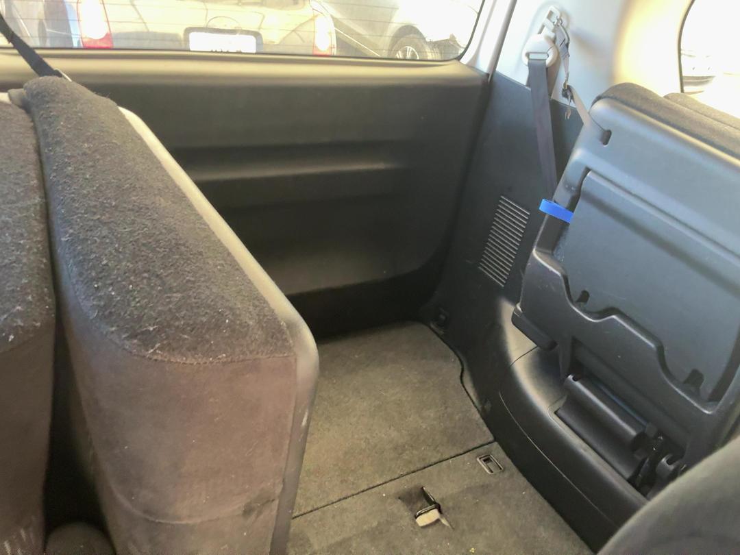 Photo '7' of Nissan Serena Photo '7' of Nissan Serena