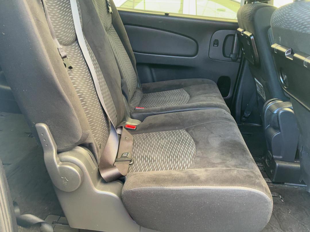 Photo '8' of Nissan Serena Photo '8' of Nissan Serena