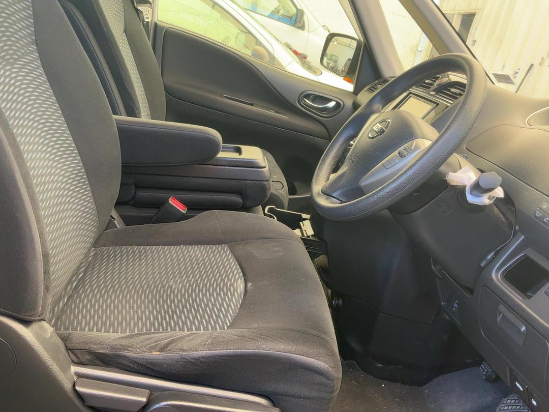 Photo '9' of Nissan Serena Photo '9' of Nissan Serena