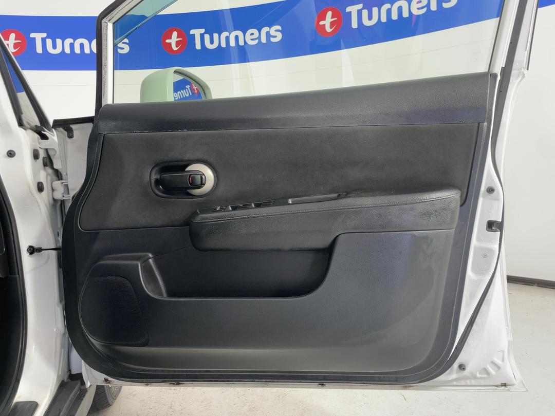 Photo '15' of Nissan Tiida