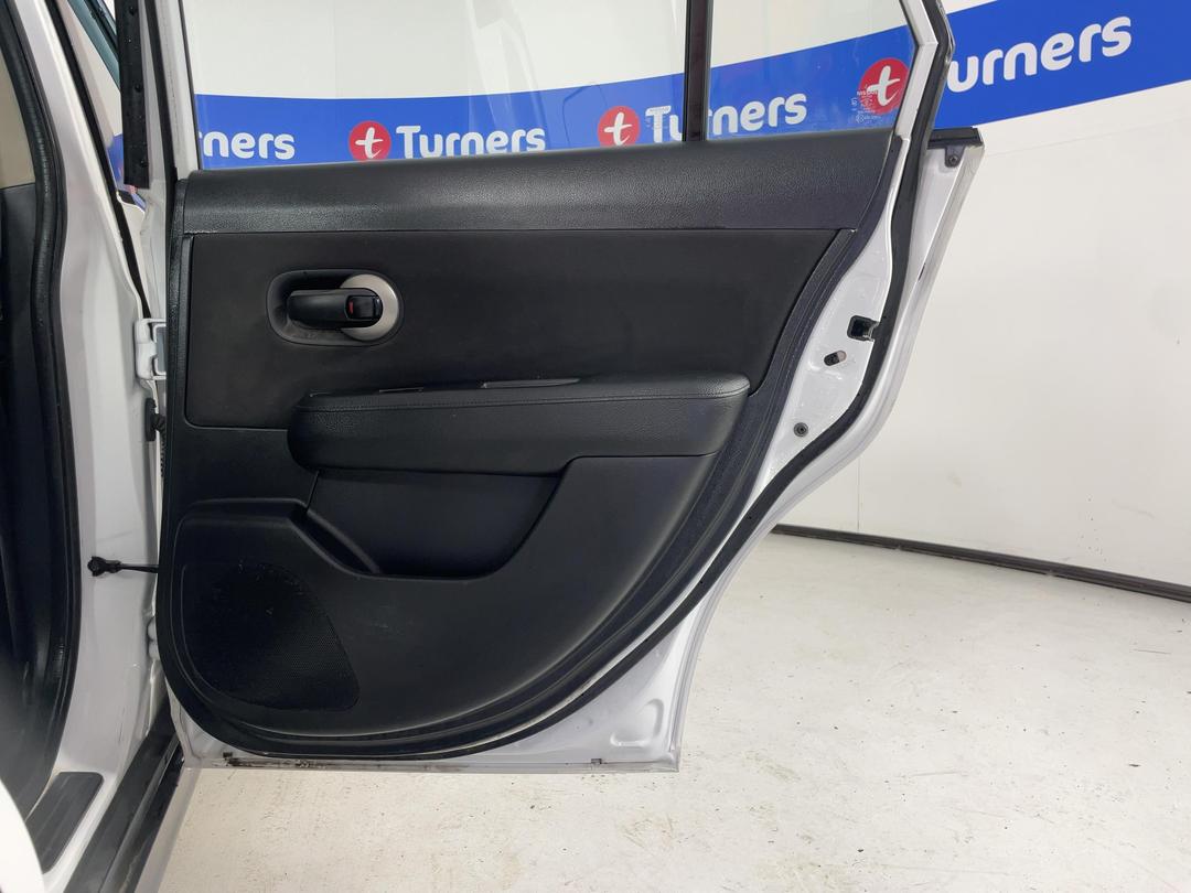 Photo '19' of Nissan Tiida