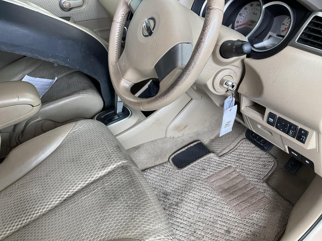 Photo '8' of Nissan Tiida