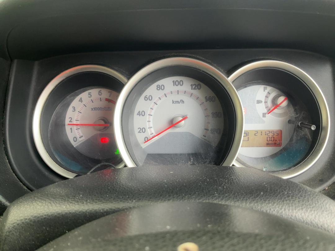 Photo '10' of Nissan Tiida