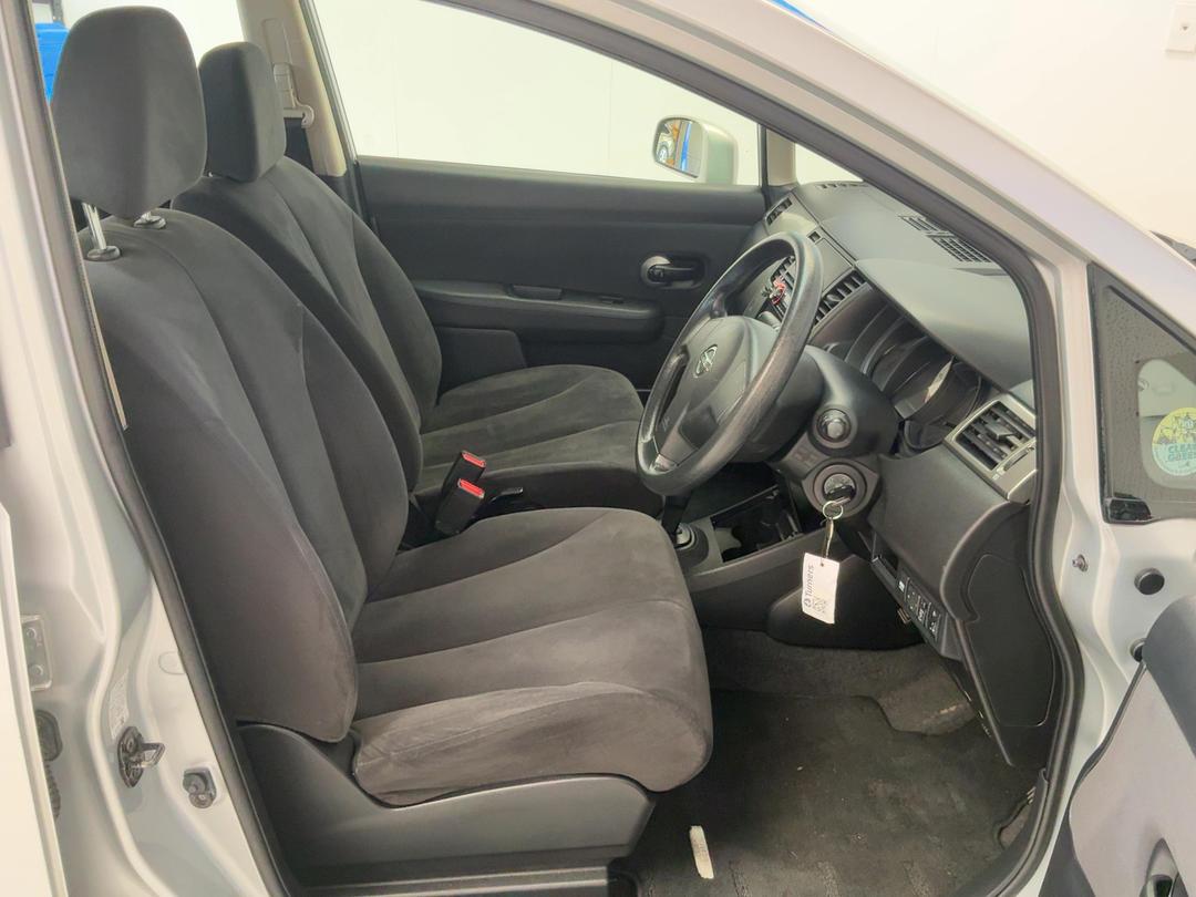 Photo '16' of Nissan Tiida
