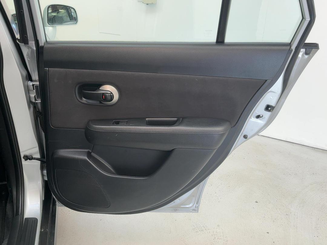 Photo '19' of Nissan Tiida