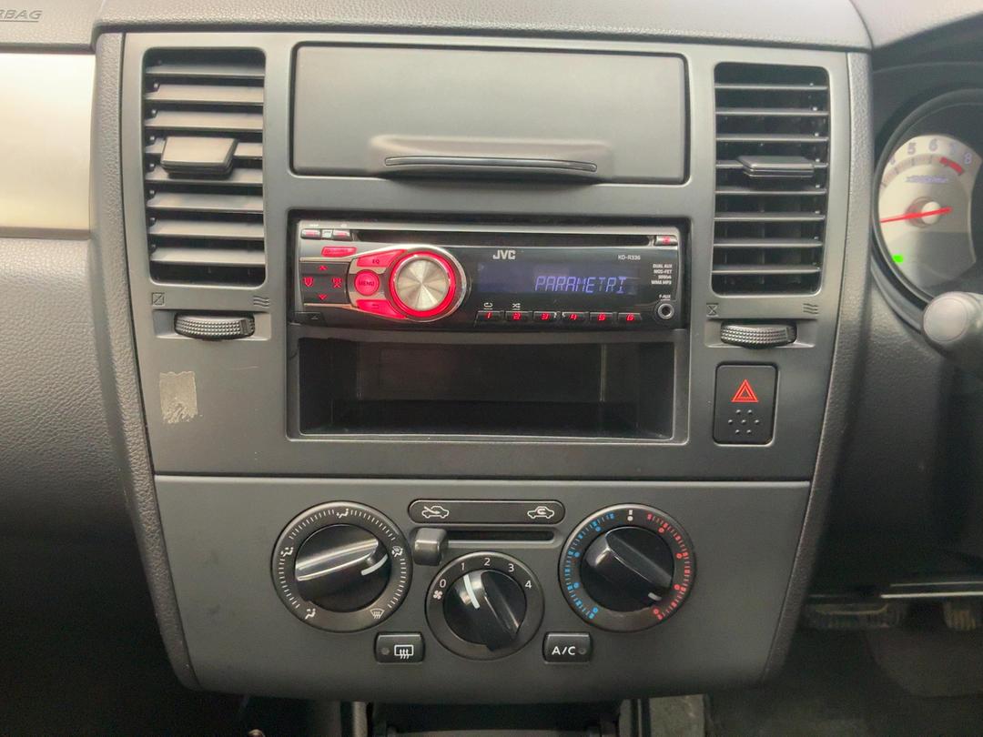 Photo '18' of Nissan Tiida