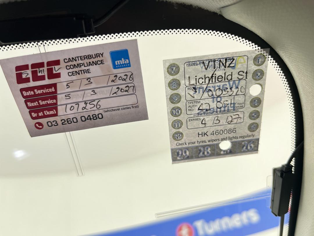 Photo '23' of Subaru Legacy