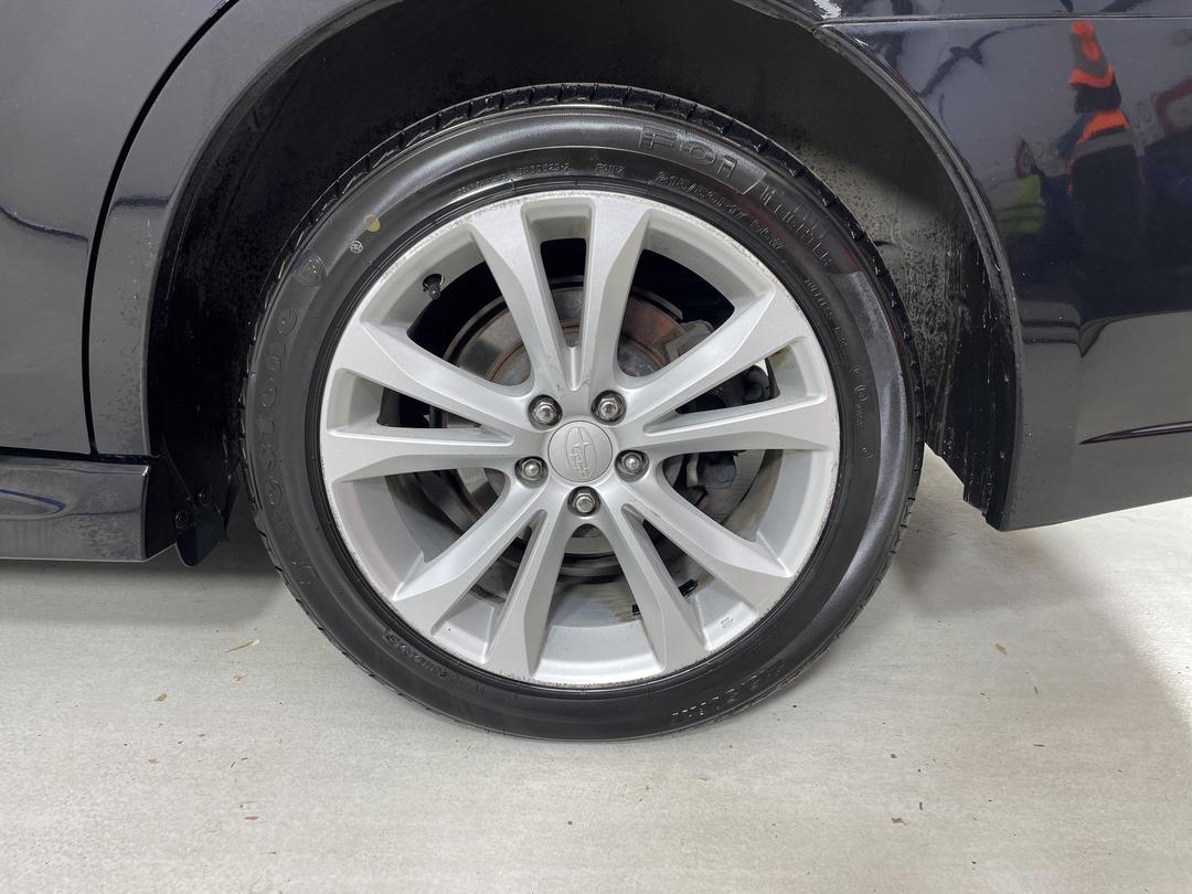 Photo '11' of Subaru Legacy