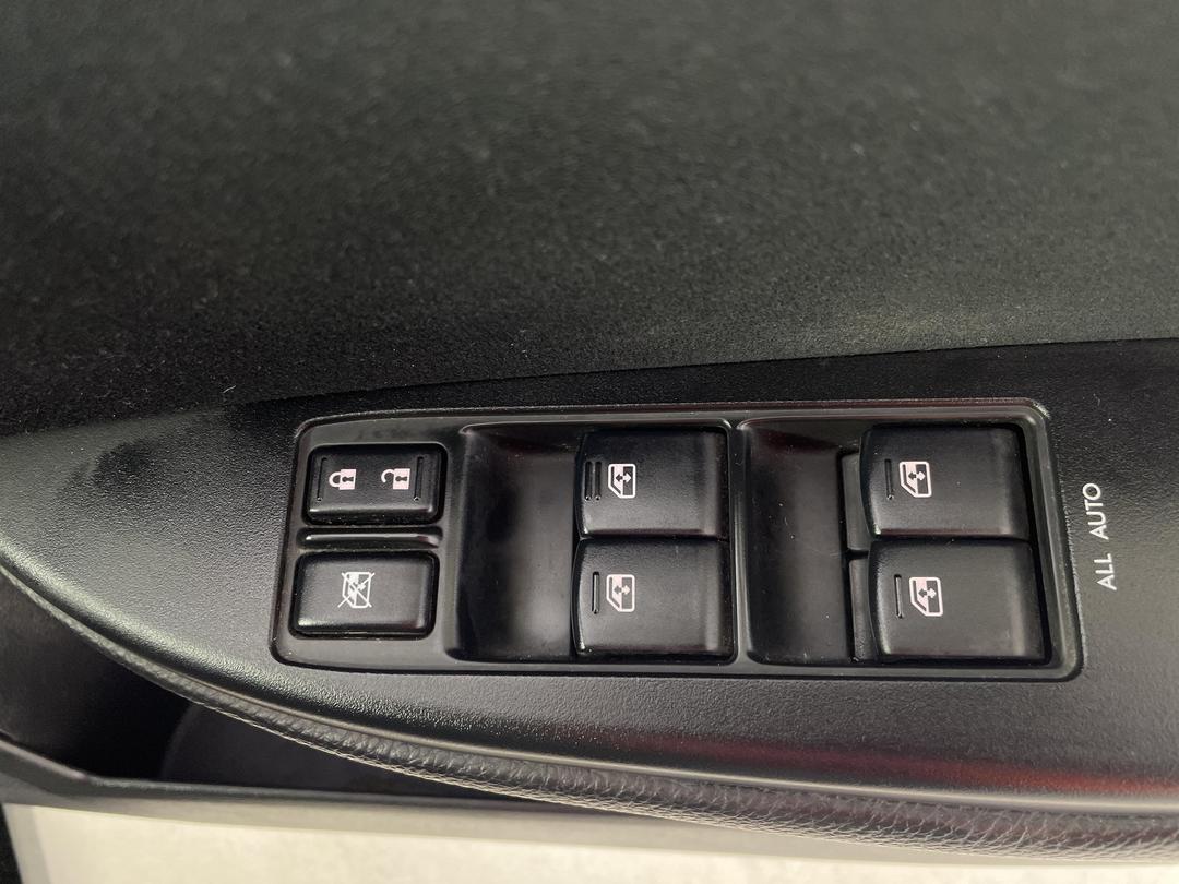 Photo '24' of Subaru Legacy